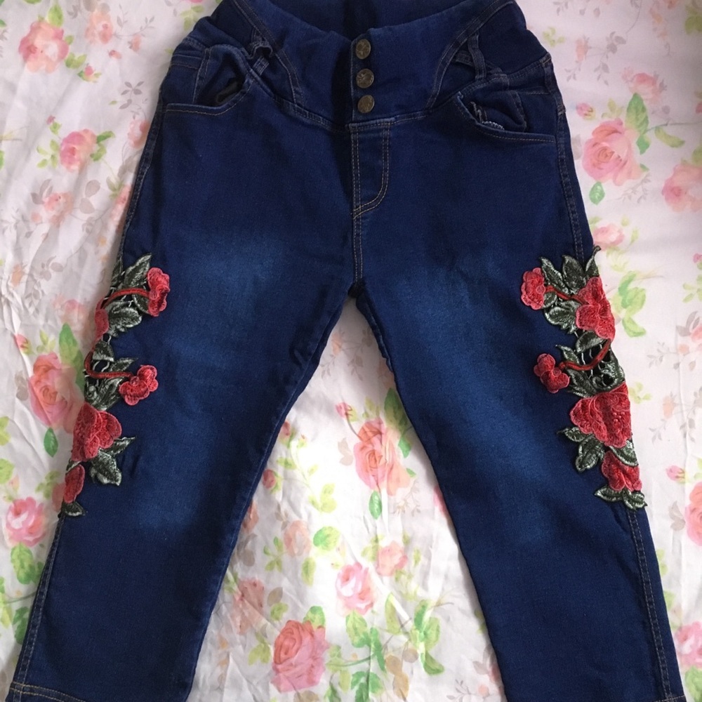 Women classic Capri  pant whit floral design